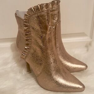 Shoe dazzle rose gold metallic faux leather booties. Ruffled edge. Size 7.5